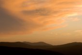 Wolkenlucht boven hellingvenen