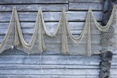 Vissersnetten hangen te drogen