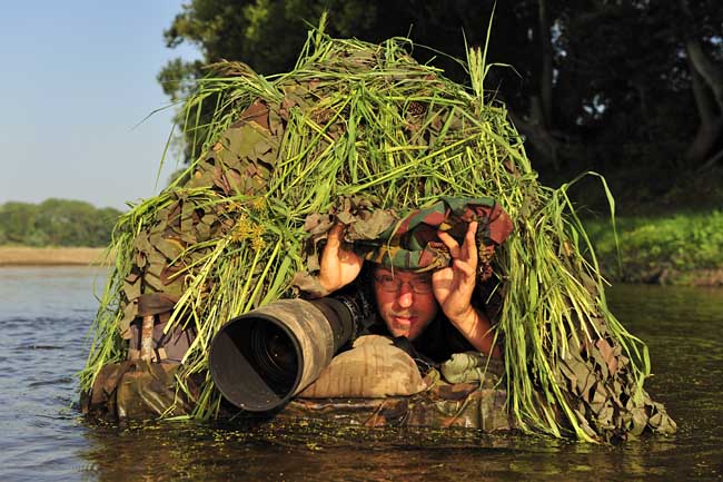 Bevers bespieden vanuit de drijfhut op de Loire